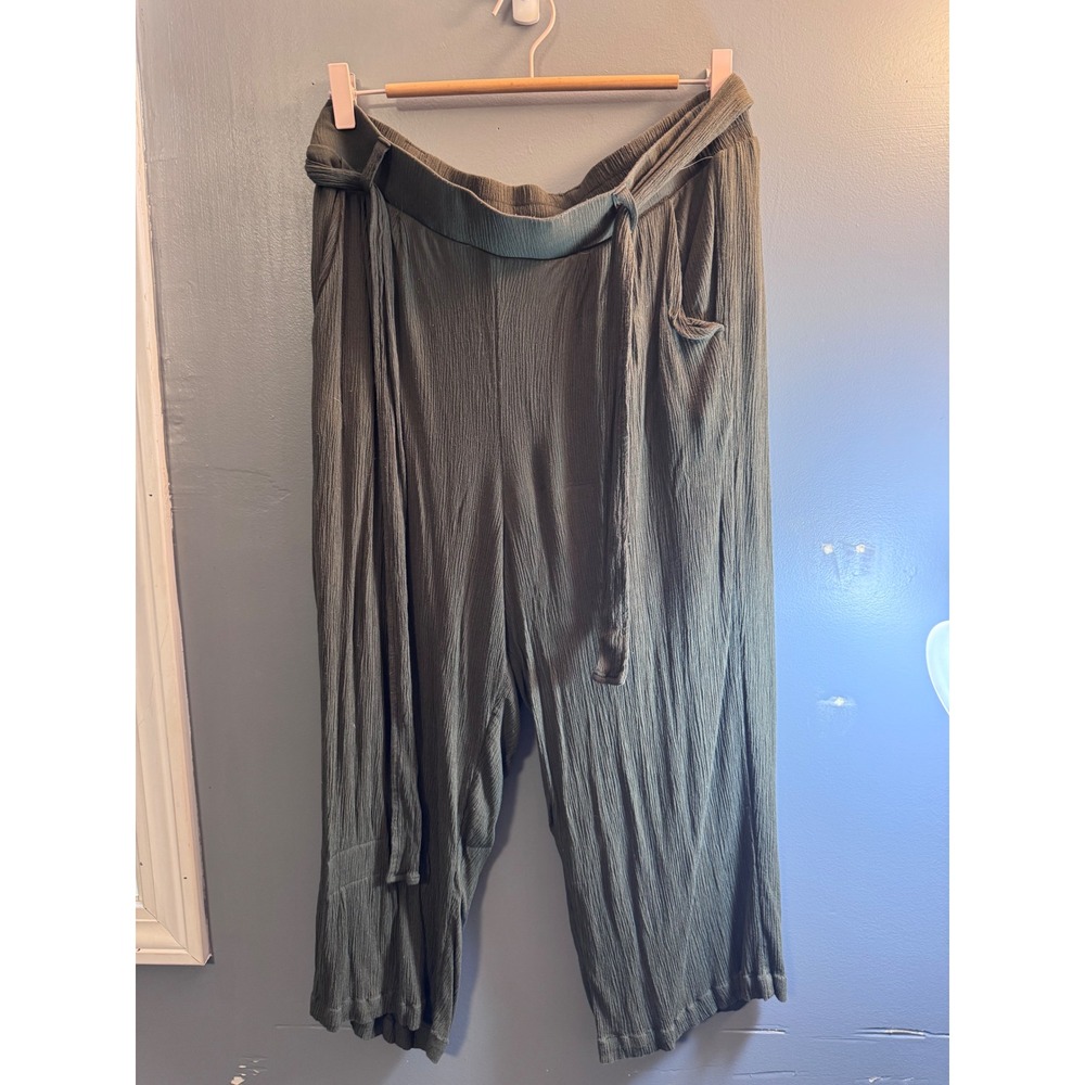 Torrid Olive Green Crinkle Gauze Wide Leg Gaucho Crop Pants with Belt Size 1